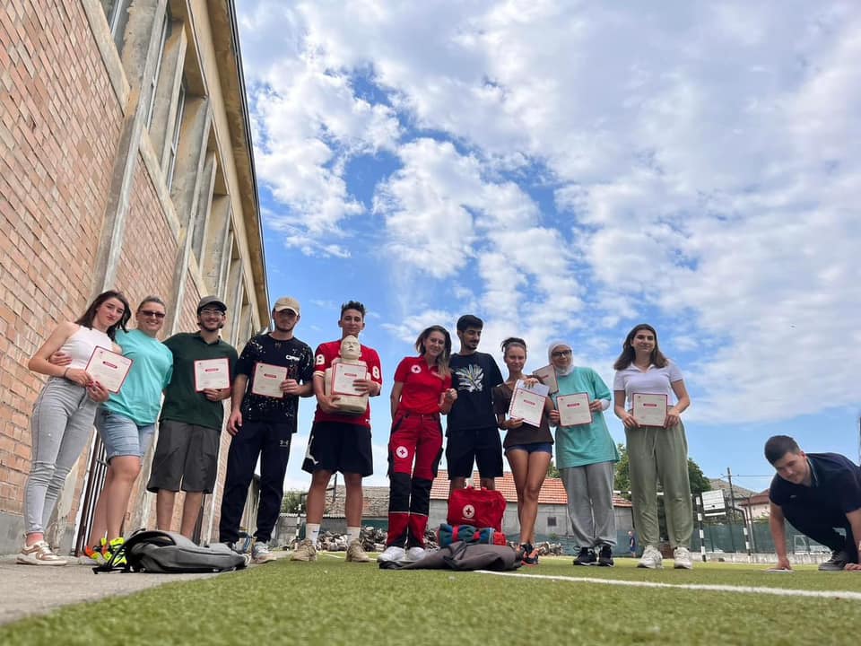 Young ANTER Craiova Participants in a First Aid Training